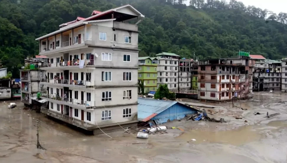 Sikkim में सैलाब से तबाही, army के 22 जवानों समेत 103 लोग अभी भी लापता; 6 हजार पर्यटक फंसे