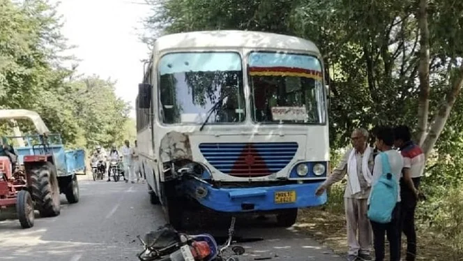 Mahendragarh में भीषण सड़क हादसा: Roadways bus और bike की आमने-सामने टक्कर, पिता व पुत्र की मौत