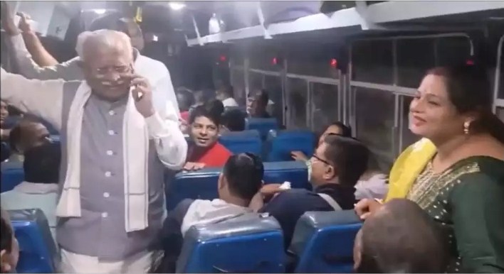 Haryana CM Manohar Lal ने रोडवेज बस में किया सफर, देखें video