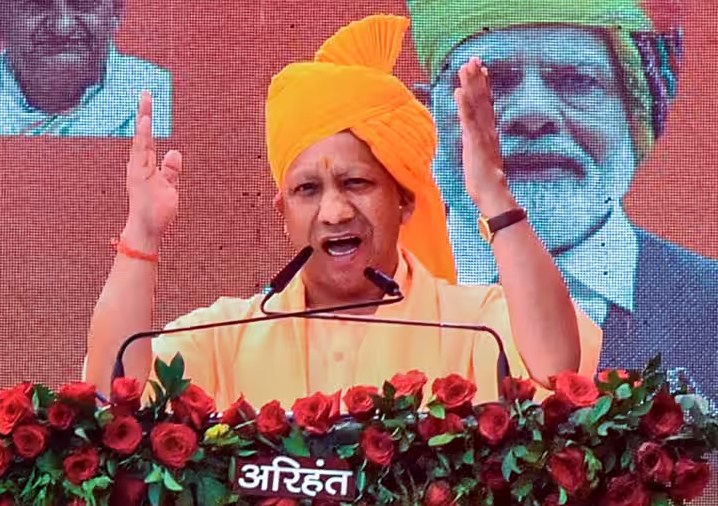PM Modi In Mathura: प्रधानमंत्री Narendra Modi के Mathura दौरे से पहले CM Yogi बोले- फिर से स्थापित हो रही सनातन संस्कृति