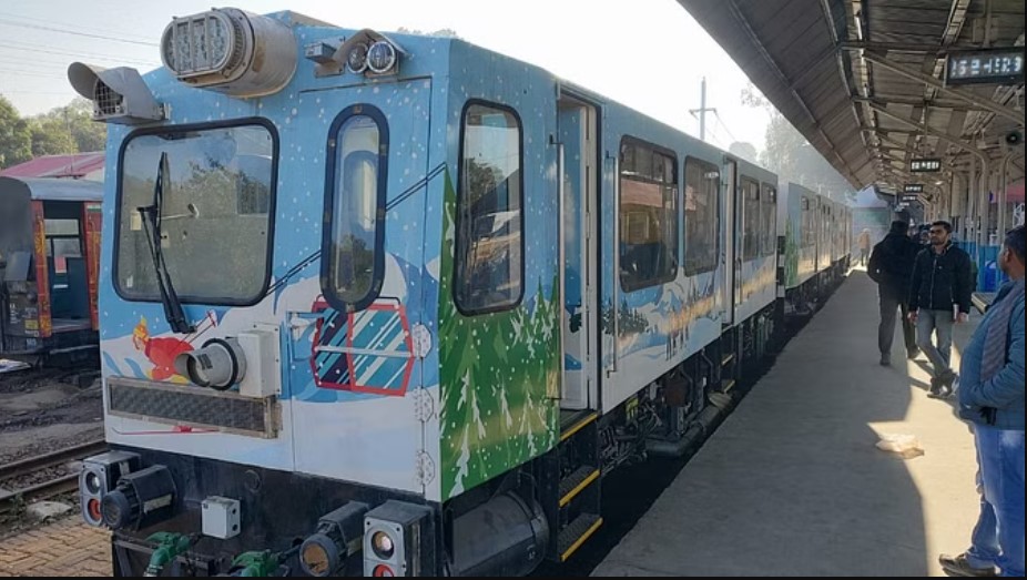 यात्रियों के लिए राहत: स्व-चालित DHMU Train शुरू की गई, जो शताब्दी मॉडल के अनुरूप कालका से शिमला तक 4 घंटे की यात्रा का वादा करती है