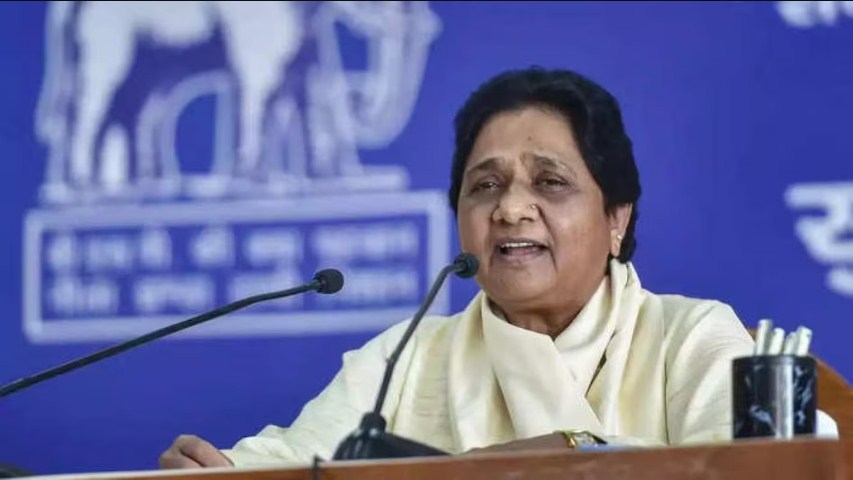 Lucknow : Mayawati ने कहा कि चुनावी परिणाम अजीब और गुप्त हैं, और party दस December को अपने नतीजों पर विचार करेगी।