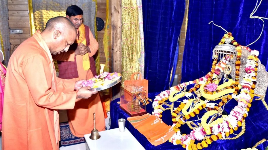Ayodhya News: Ayodhya में CM Yogi Adityanath ने 42वें Ramayana Mela के पोस्टर का किया विमोचन