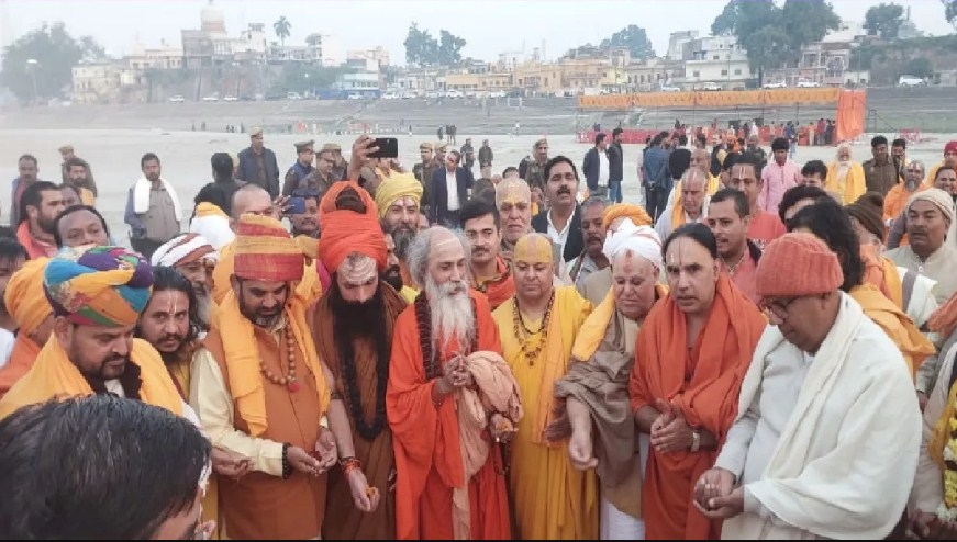 Ayodhya में Ram Lalla की प्रतिष्ठा के लिए Lakshachandi Mahayagya: 1500 विद्वान पवित्र अग्निकुंड में श्रद्धांजलि अर्पित करेंगे।