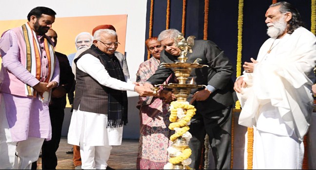 CM Manohar ने अंतर्राष्ट्रीय Geeta Mahotsav को संबोधित किया, भगवान Shri Ram और Krishna के आदर्शों पर PM Modi के जोर पर प्रकाश डाला।