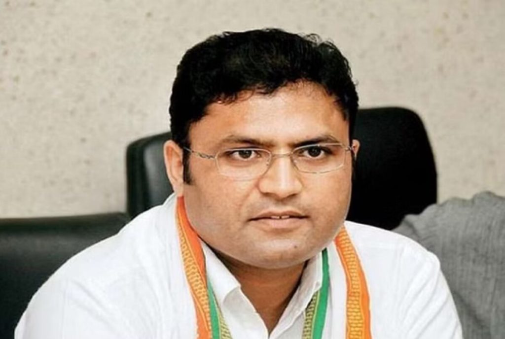 Ashok Tanwar ने BJP में शामिल होने का ऐलान किया, और उनके समर्थकों के साथ दिल्ली कार्यालय में आवास आयोजित करने की घोषणा की