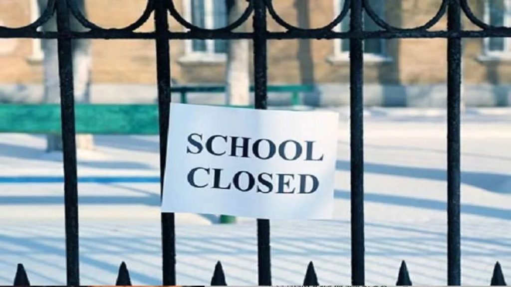 Haryana School Closed: अंबाला में सर्दी की ठंड में भी छुट्टियों के बावजूद स्कूलों में कक्षाएं लगाई जा रही थीं, पकड़े जाने पर हुआ गैरमौजूदा प्रतिसाद
