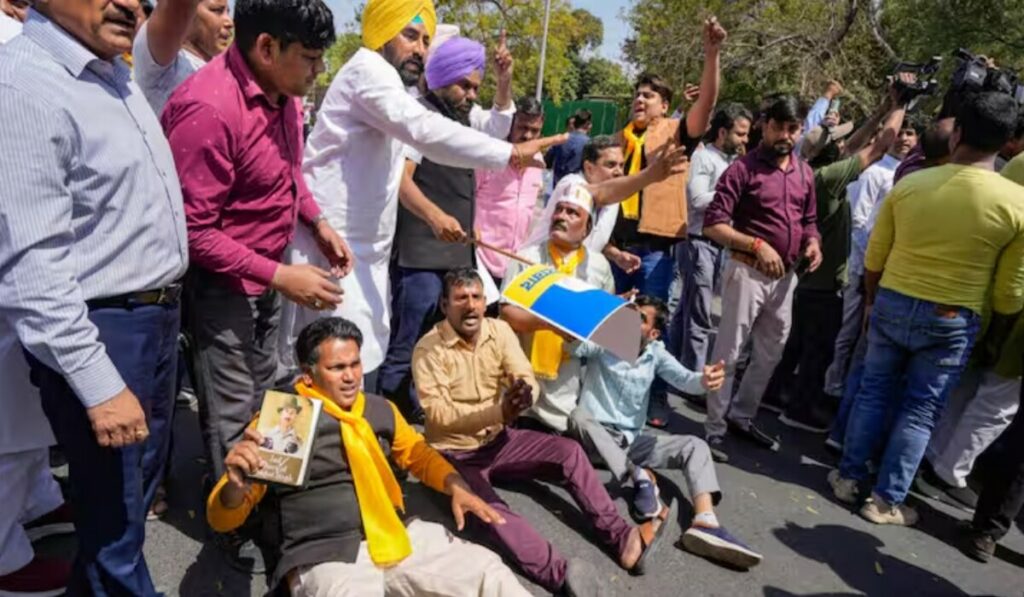 AAP Protest: टुगलक रोड, सफदरजंग सहित इन इलाकों का रूट बदला, Delhi पुलिस ने AAP के प्रदर्शन के कारण सलाहनामा जारी किया