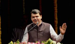 Maharashtra: 'BJP उम्मीदवारों की सूची में पहले स्थान पर गड़करी का नाम होगा', फडणवीस ने उद्धव ठाकरे को करारा जवाब दिया