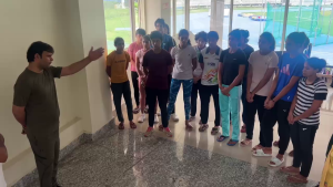 निरीक्षण के दौरान खिलाड़ियों से बात करते खेल मंत्री गौतम