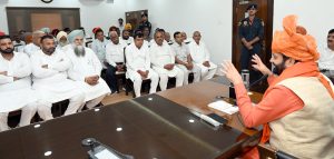 cm nayab saini with farmer